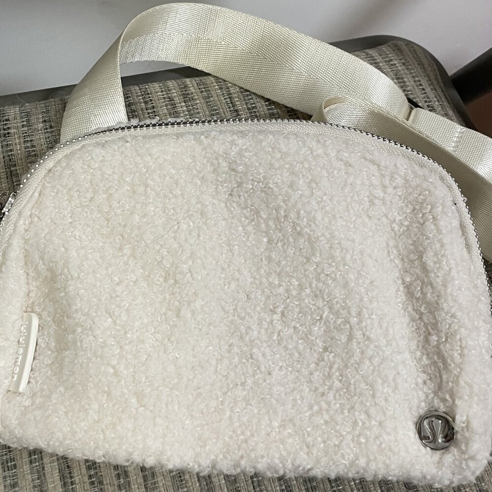 NWT Lululemon Everywhere Belt Bag